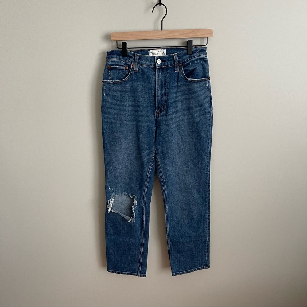 Abercrombie & Fitch 28/6r The Ankle Straight Ultra High Rise distressed